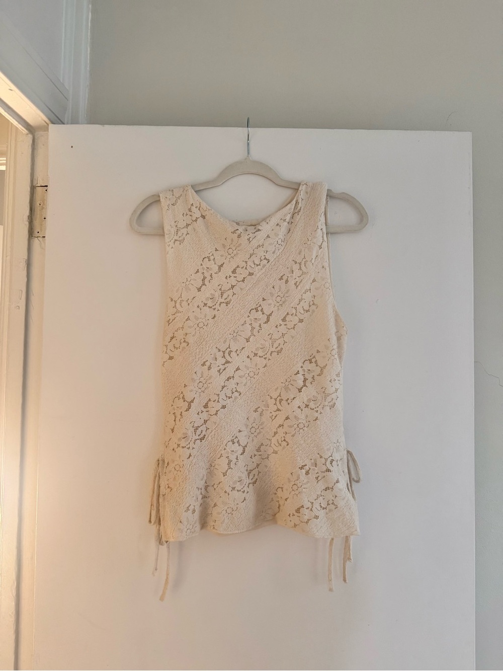 Sleeveless Lace Peplum Camisole in Cream